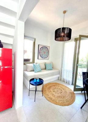 LUXURY BOUTIQUE APPARTMENT WITH JACUZZI IN NAOUSA